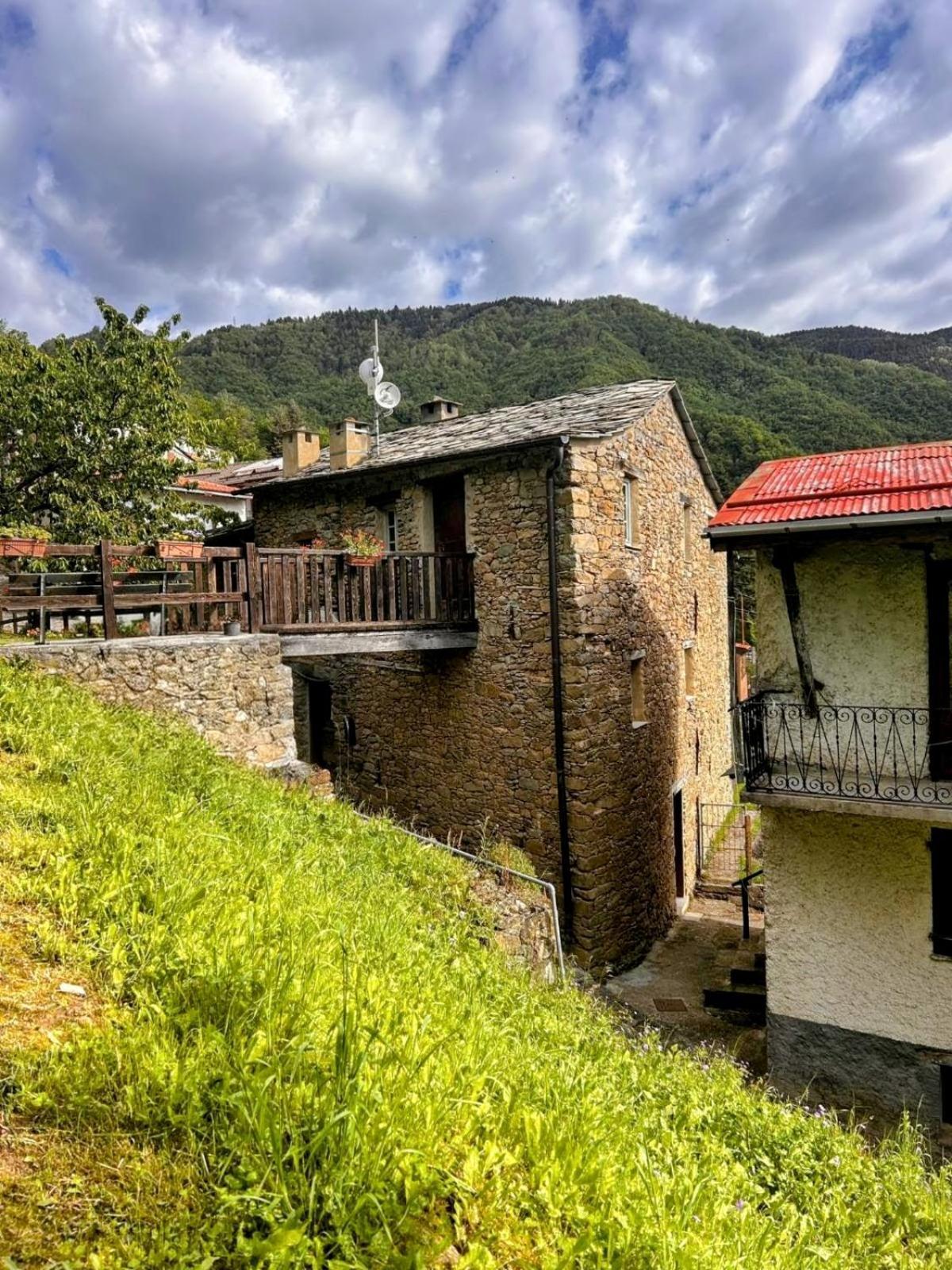 Rifugio Ca' Da Cardella Hotel Mendatica ภายนอก รูปภาพ